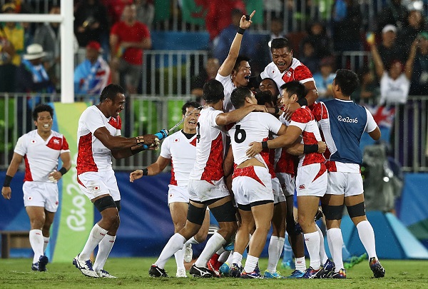 RIO DE JANEIRO, BRAZIL - AUGUST 10:  The team of Japan celebrate after the Men's Quarter-final 2, Match 22 between Japan and France on Day 5 of the Rio 2016 Olympic Games at Deodoro Stadium on August 10, 2016 in Rio de Janeiro, Brazil.  (Photo by David Rogers/Getty Images)